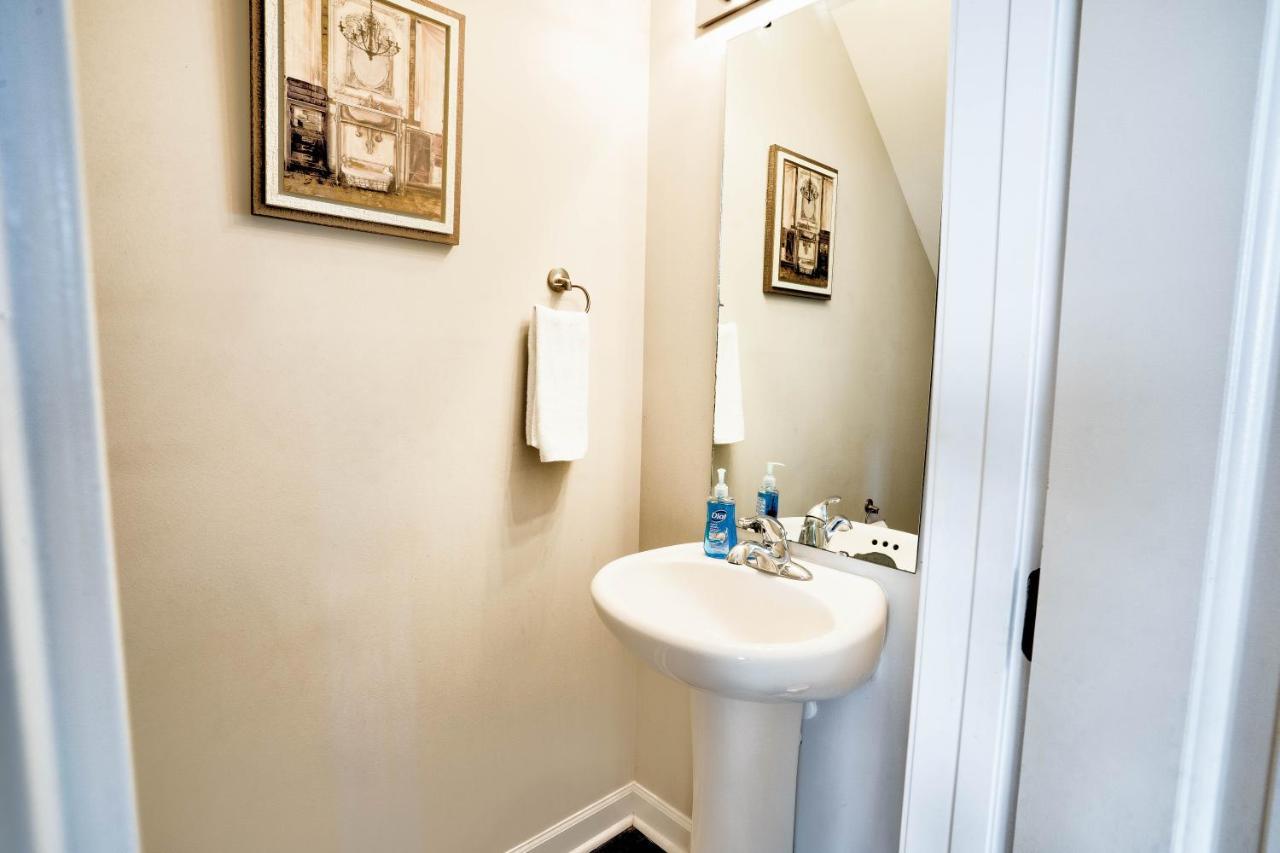 Kannapolis Elegant Townhouse - Pet Friendly ภายนอก รูปภาพ