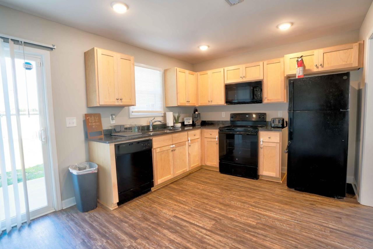Kannapolis Elegant Townhouse - Pet Friendly ภายนอก รูปภาพ