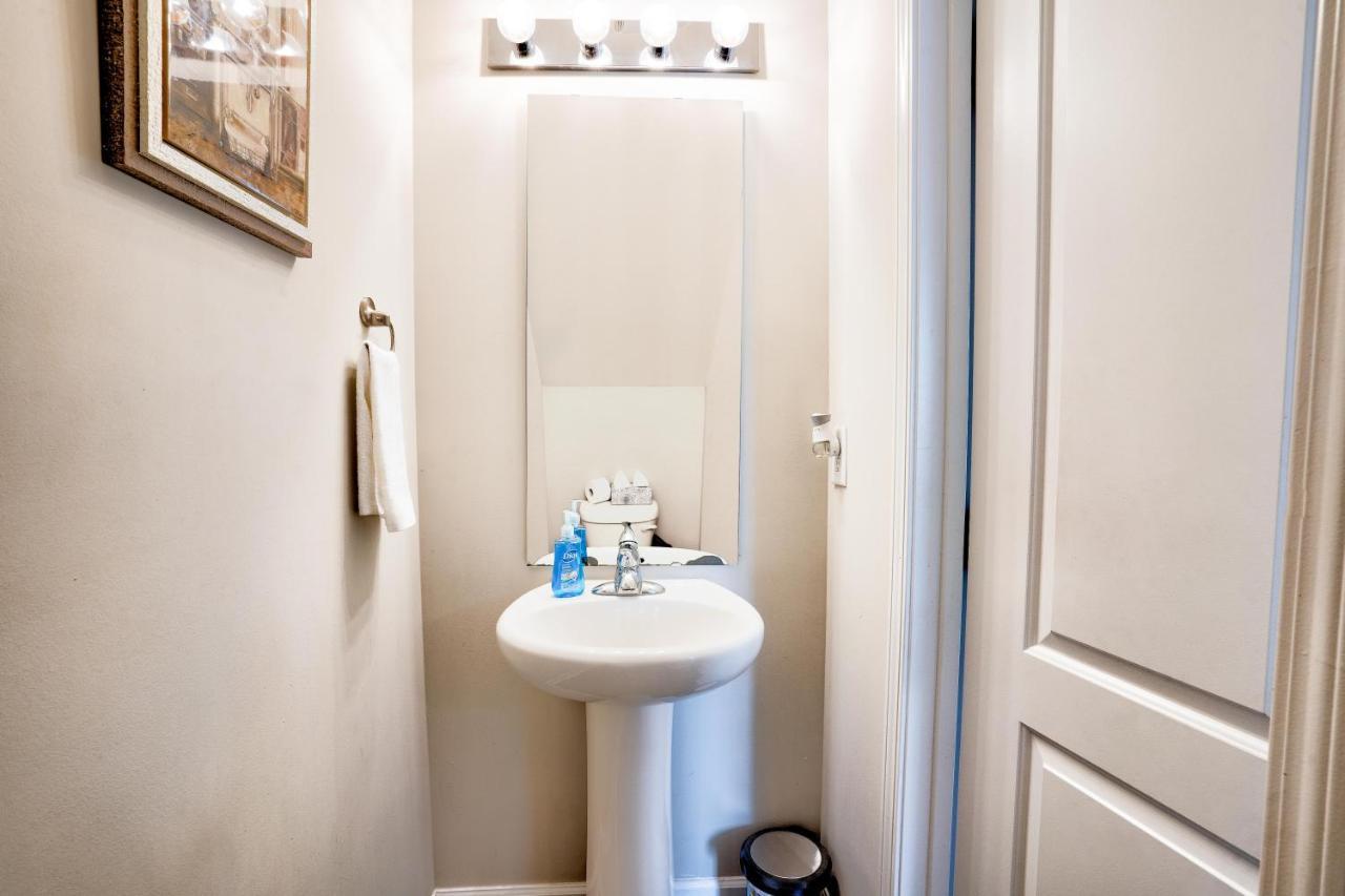 Kannapolis Elegant Townhouse - Pet Friendly ภายนอก รูปภาพ